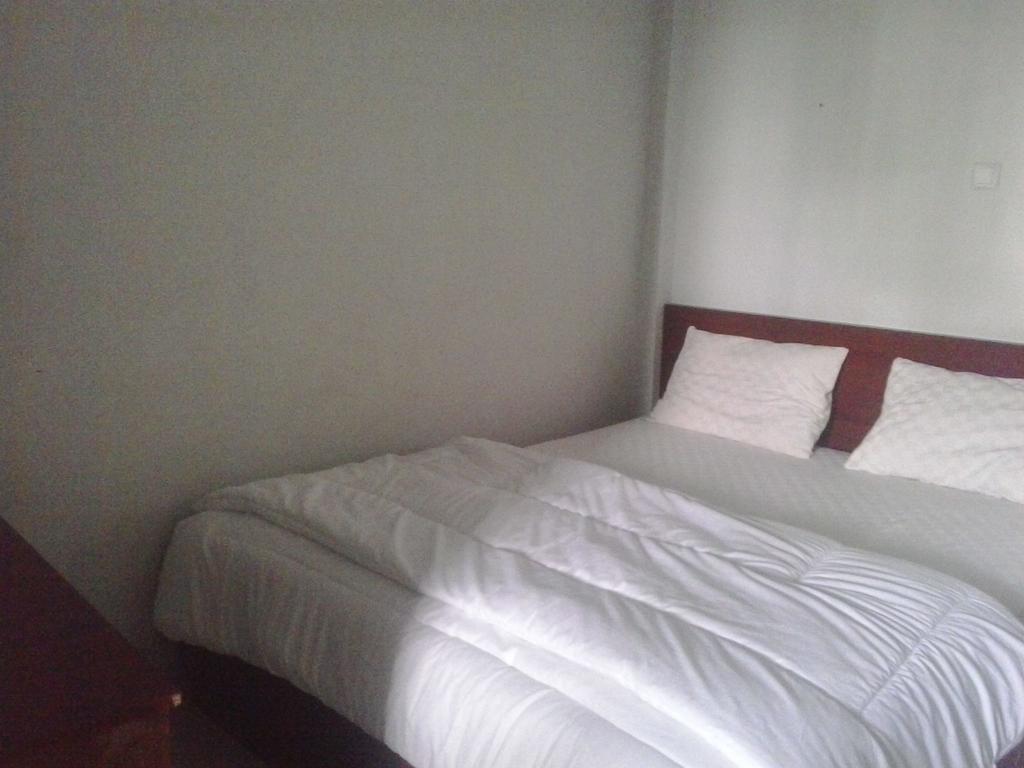 Zameena Guest House Cimahi Exteriör bild