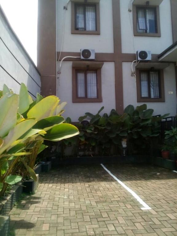 Zameena Guest House Cimahi Exteriör bild